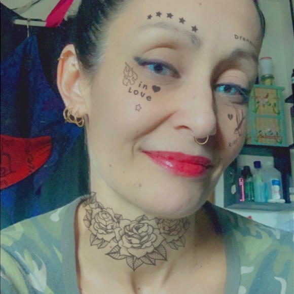 Meet your Posher,💁🏻♀️Shannon aka🙋🏻♀️Mandy! - Picture 14 of 16